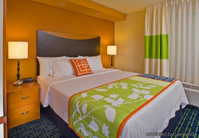 Fairfield Inn & Suites Кларксвілл Номер фото