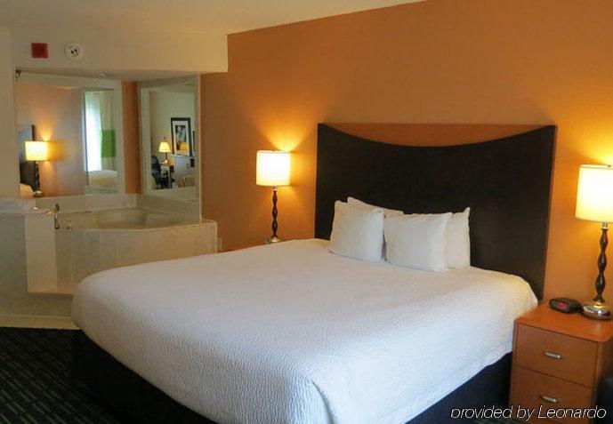 Fairfield Inn & Suites Кларксвілл Екстер'єр фото